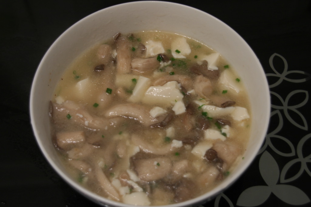平菇豆腐汤.jpg