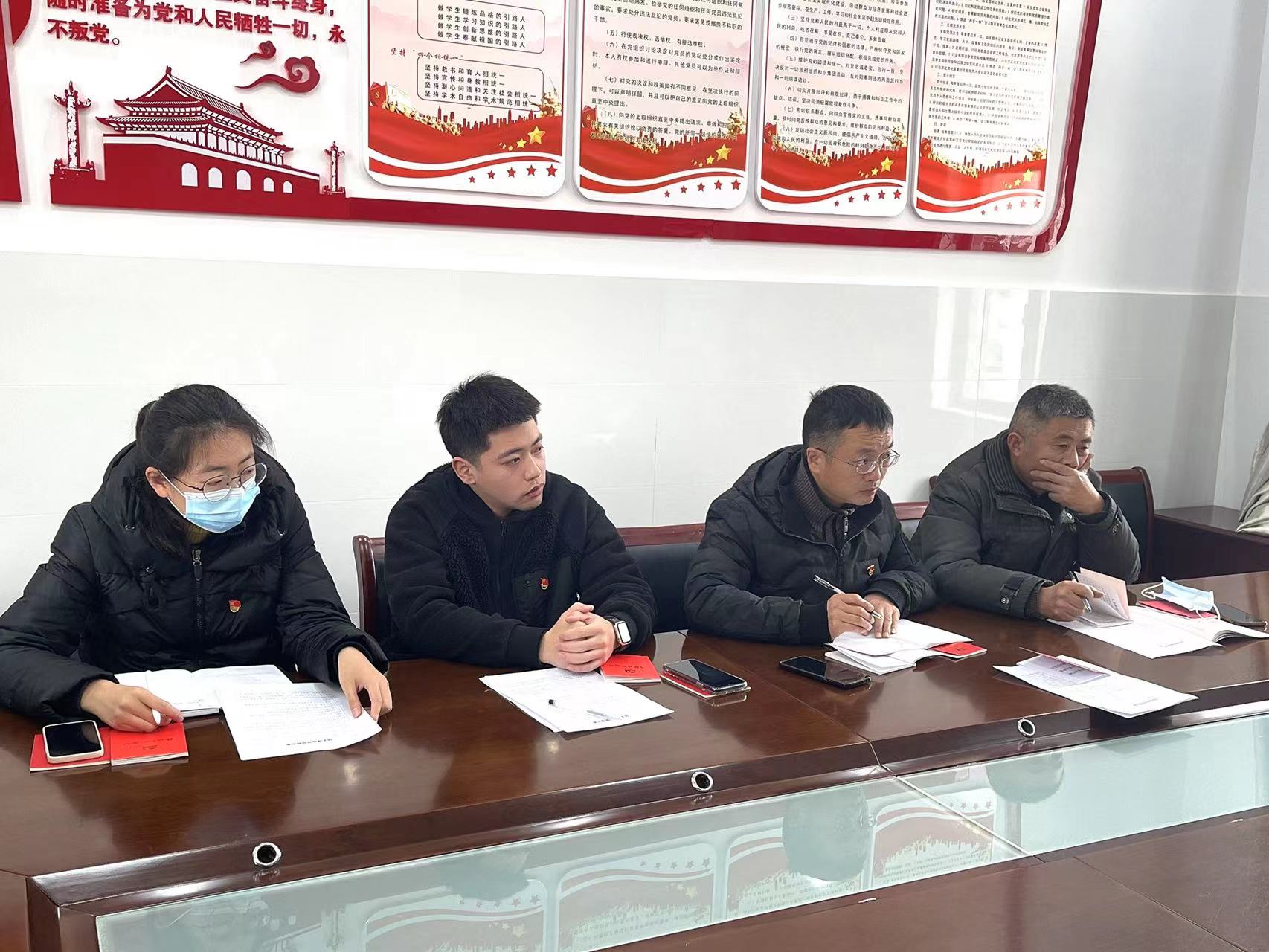 全体党员参会.jpg