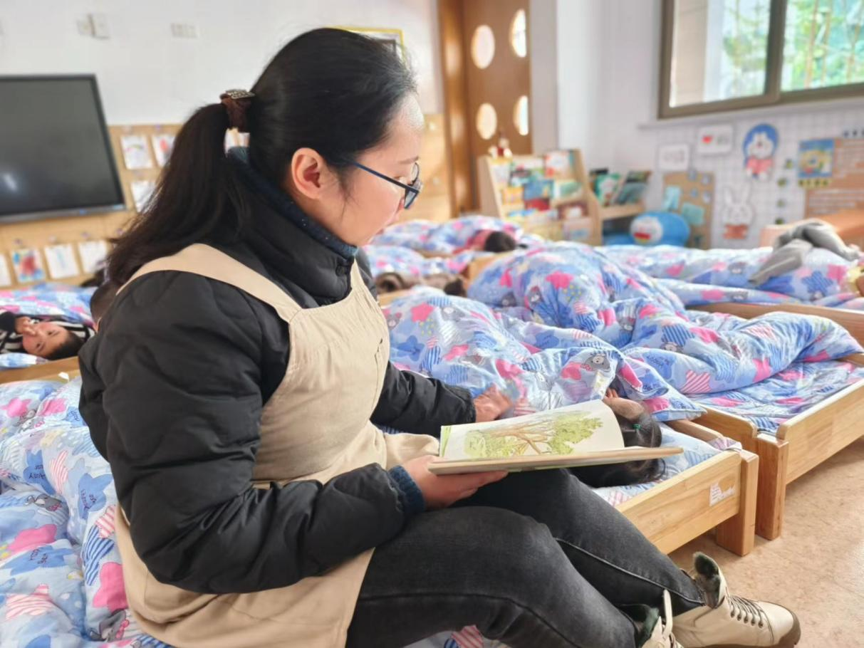 春芽幼儿园 张丽《老师妈妈》.png