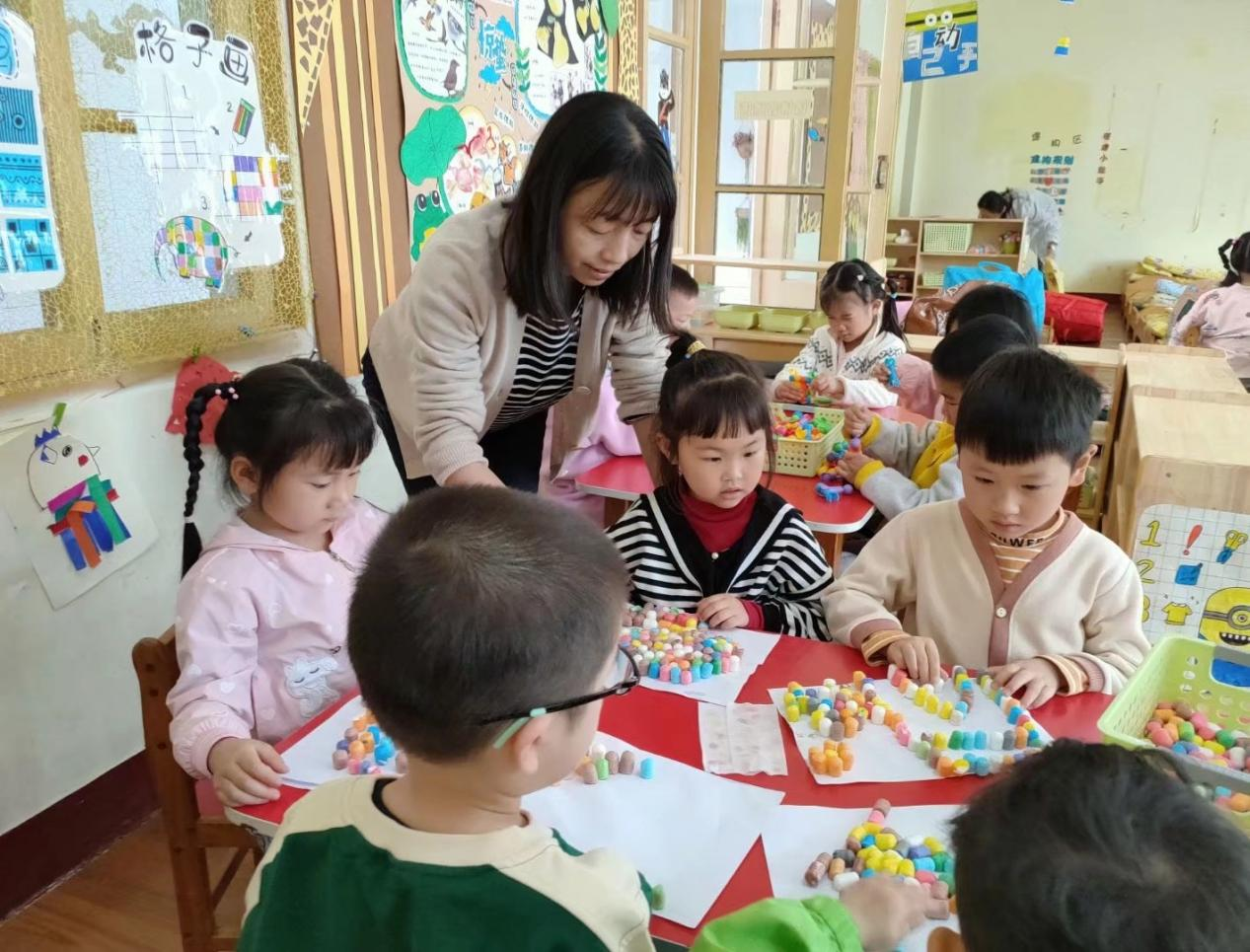 春芽幼儿园 卞苏西 《和孩子在一起》.png