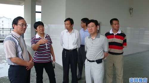 田桦副区长一行考察江南学校