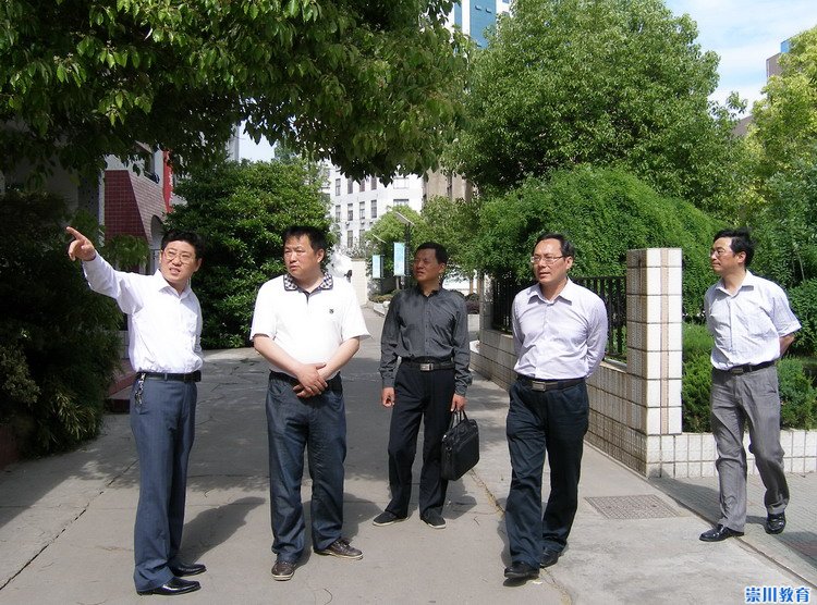 田桦副区长一行检查校园安全工作