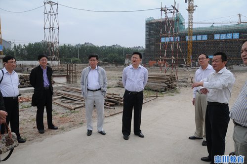 黄卫锋副书记,田桦部长视察五山小学新校区工程建设