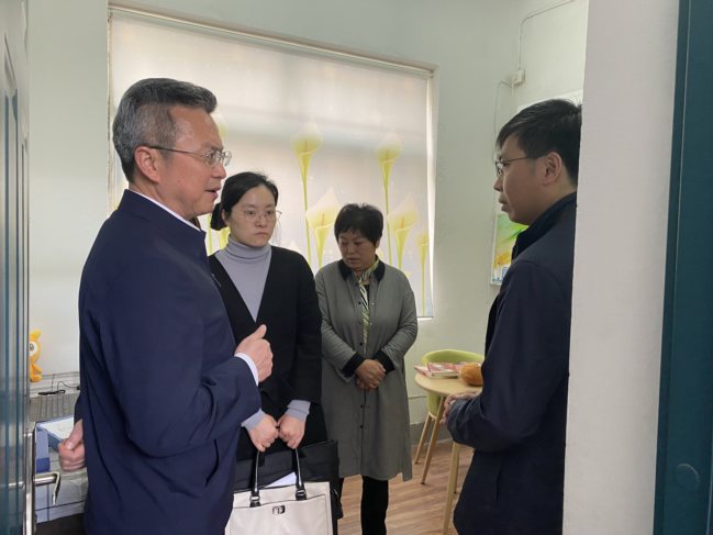 南通市委宣传部副部长盛慧琴一行调研城西小学未成年人思想道德建设